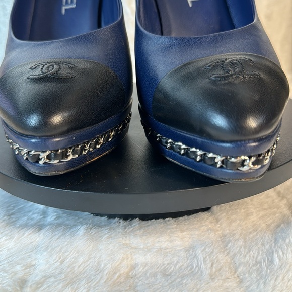 Chanel Cap Toe Chain Platform Pumps Navy Leather Size 38 - Picture 8 of 17